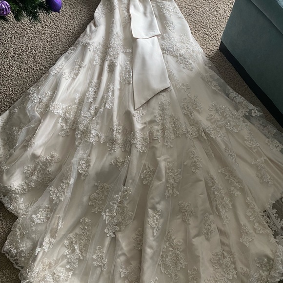 Oleg Cassini Wedding Dress - Picture 6 of 11